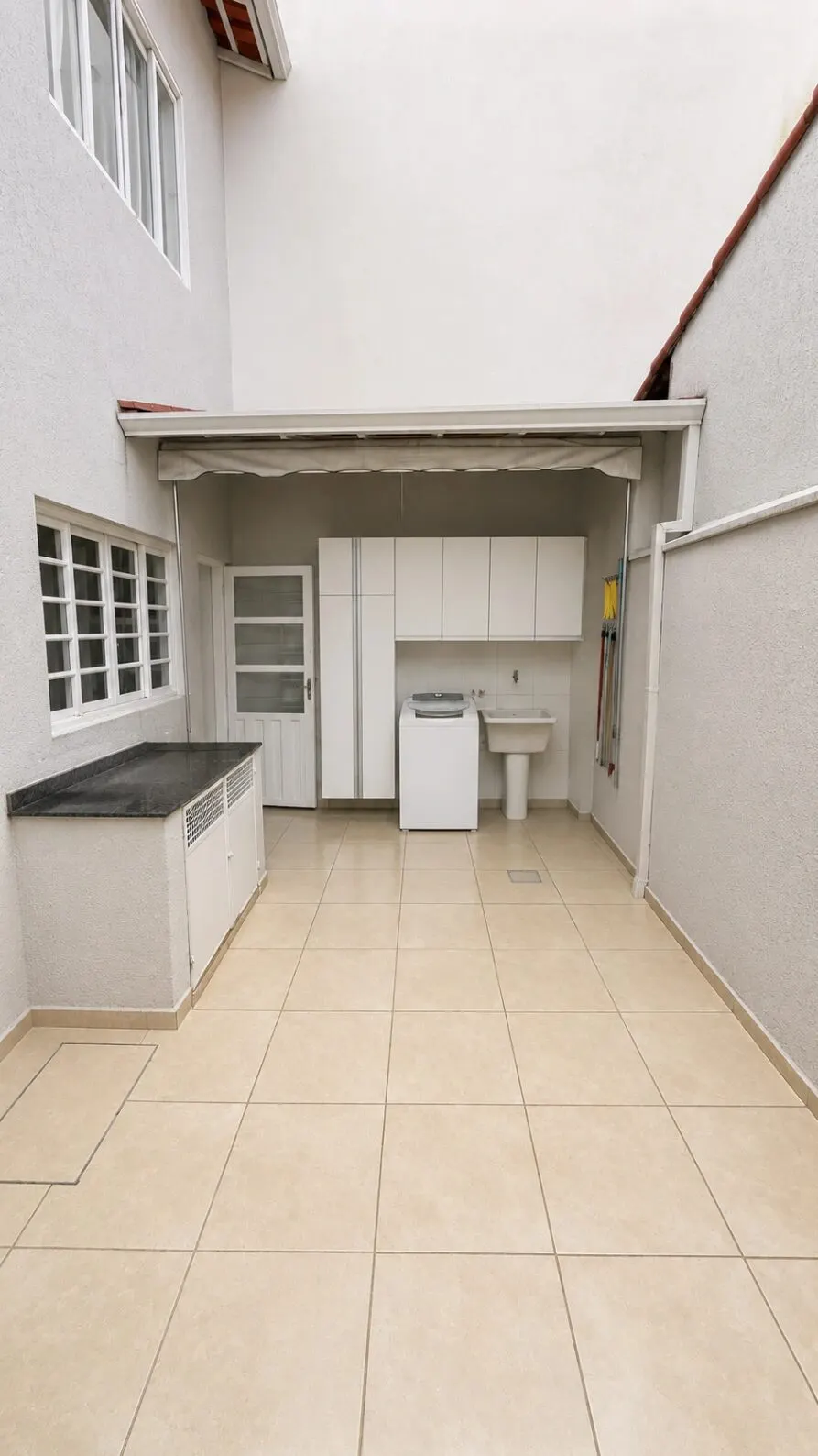 Foto 3 de Casa de 3 quartos (1 suíte) com cozinha planejada, Medicina