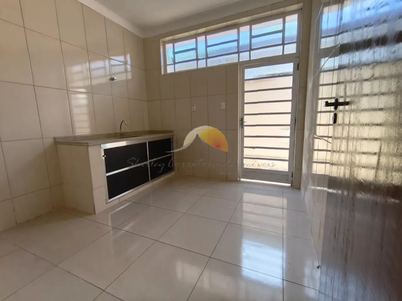 Foto 4 de Casa de 3 quartos com garagem grande e quintal, São Vicente
