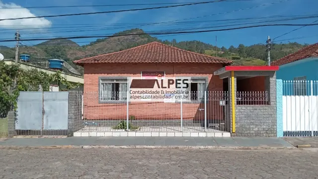 Casa de 3 quartos com edícula e 4 vagas na Rodovia Itajubá-Lorena, Nossa Senhora de Fátima