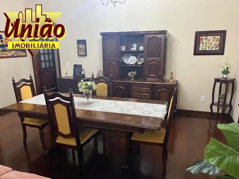 Foto 2 de Casa de 3 quartos (1 suíte) com escritório e garagem para 4 carros, Varginha