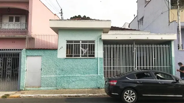 Foto 1 de Casa de 3 quartos com 2 flats nos fundos, ideal para renda, Avenida