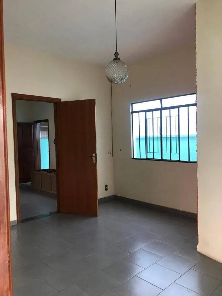 Foto 5 de Casa de 3 quartos com 2 flats nos fundos, ideal para renda, Avenida