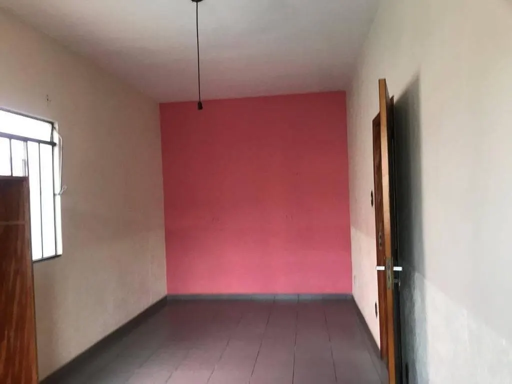 Foto 8 de Casa de 3 quartos com 2 flats nos fundos, ideal para renda, Avenida