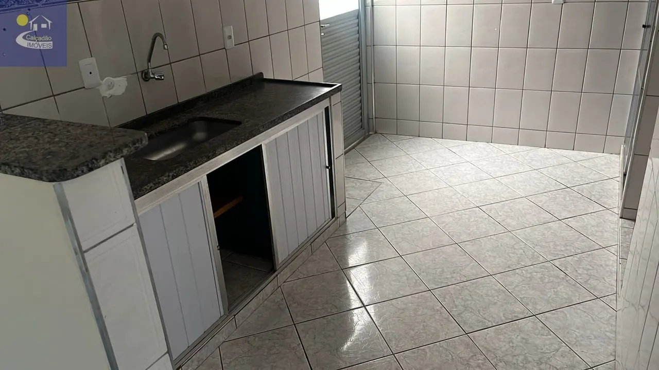 Foto 5 de Casa de 3 quartos (1 suíte) com sacada e salões comerciais no térreo, Morro Chic