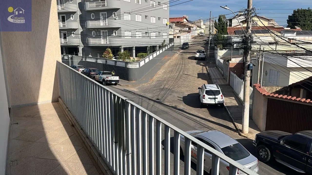 Foto 6 de Casa de 3 quartos (1 suíte) com sacada e salões comerciais no térreo, Morro Chic