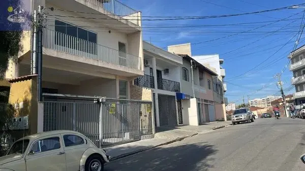 Foto 7 de Casa de 3 quartos (1 suíte) com sacada e salões comerciais no térreo, Morro Chic