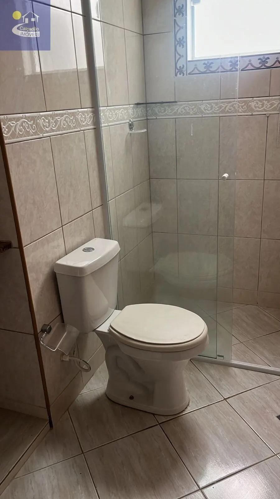 Foto 8 de Casa de 3 quartos (1 suíte) com sacada e salões comerciais no térreo, Morro Chic