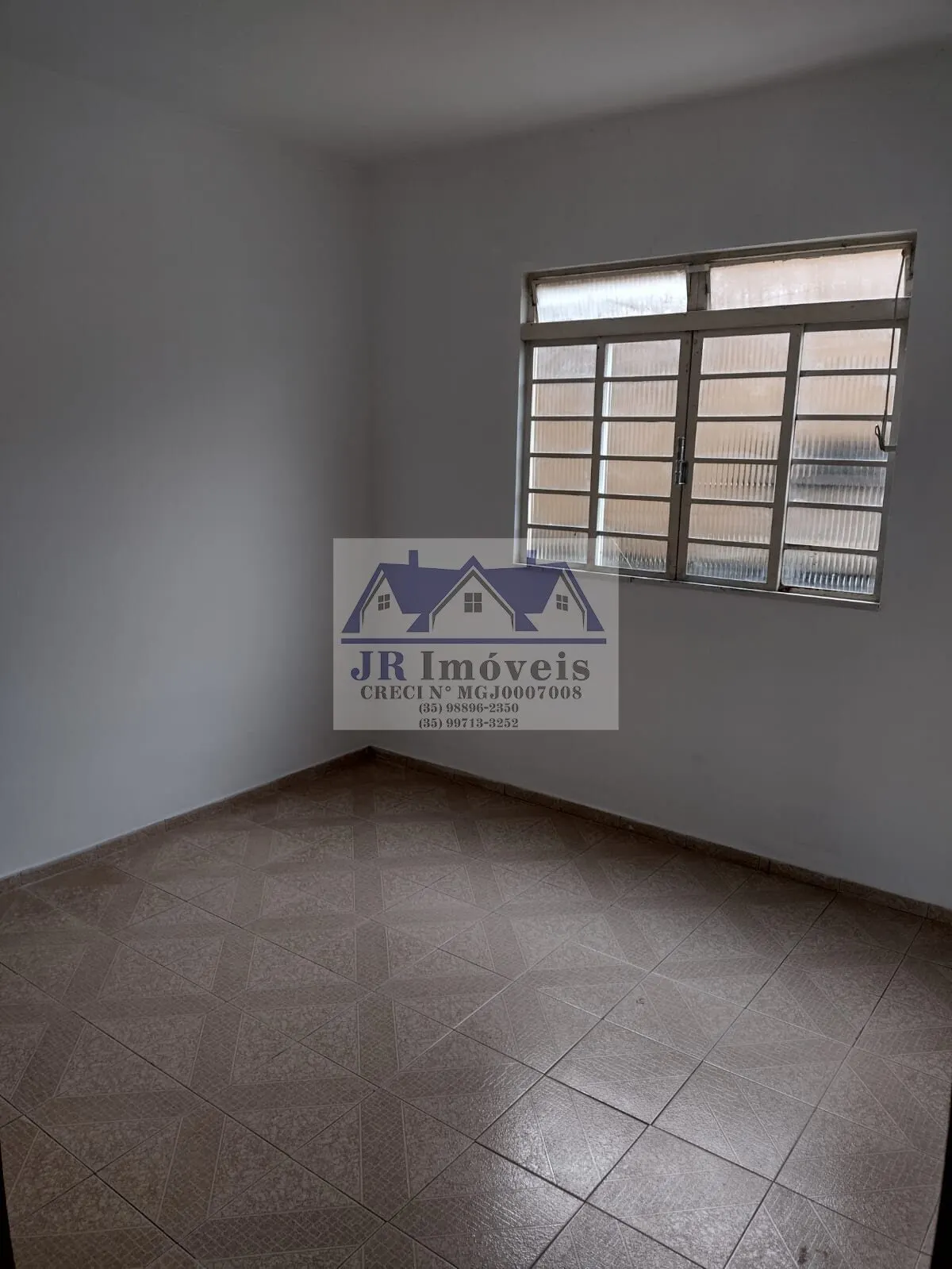 Foto 2 de Casa de 3 quartos (2 suítes) com 2 salas e 2 cozinhas, Avenida