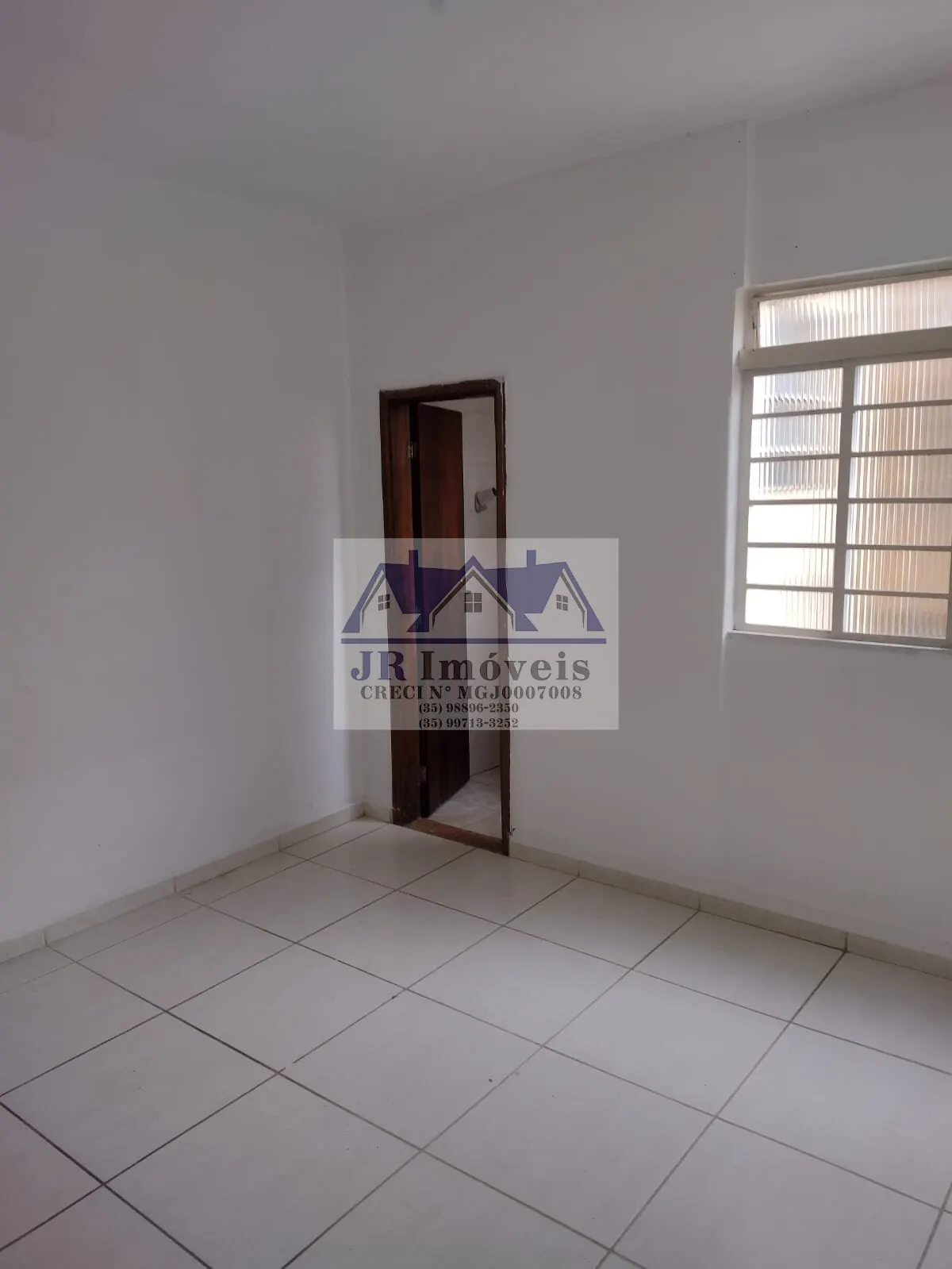 Foto 3 de Casa de 3 quartos (2 suítes) com 2 salas e 2 cozinhas, Avenida