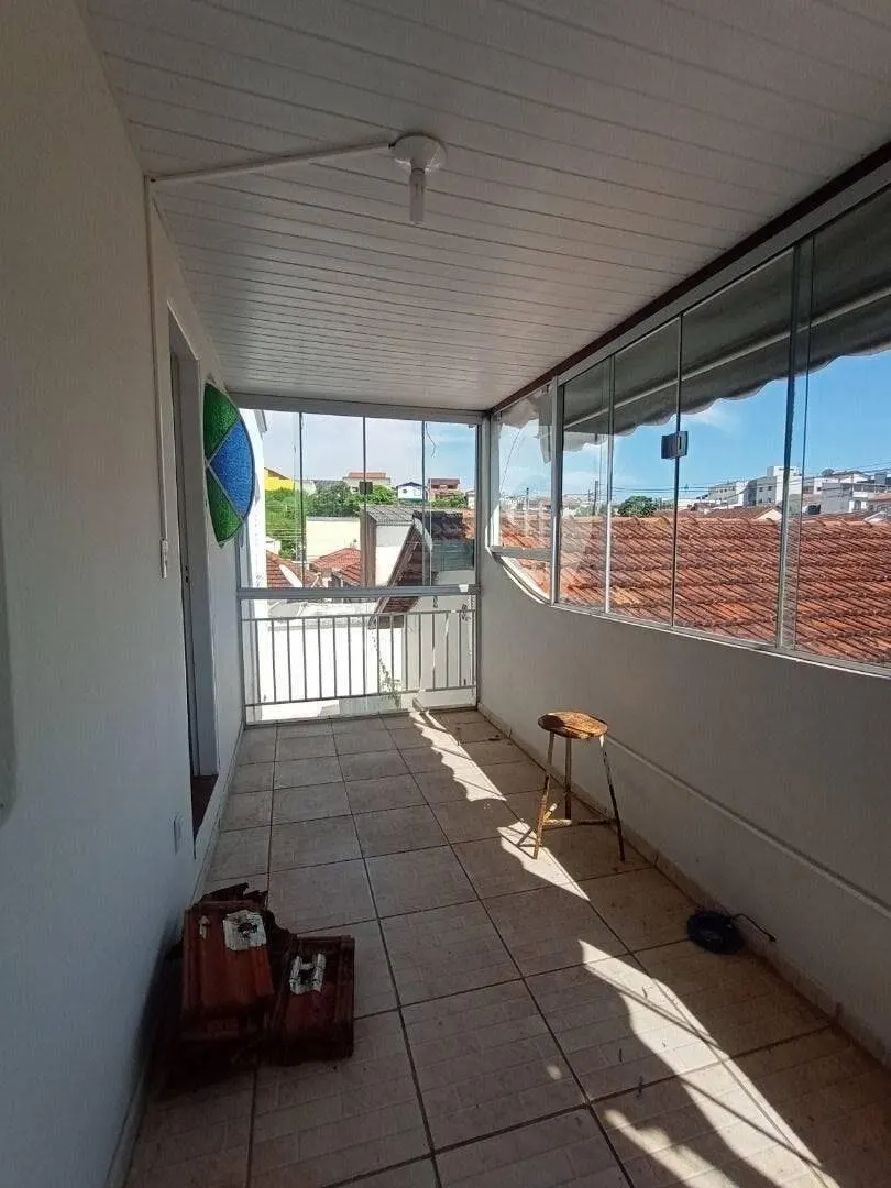 Foto 3 de Casa de 3 quartos (1 suíte) com edícula e garagem, Morro Chic