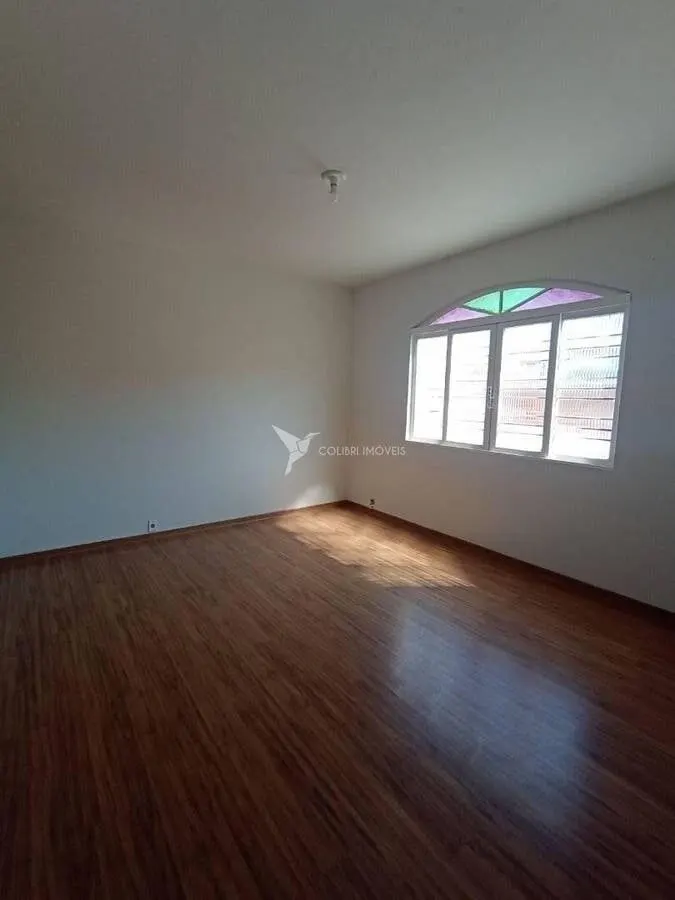 Foto 6 de Casa de 3 quartos (1 suíte) com edícula e garagem, Morro Chic