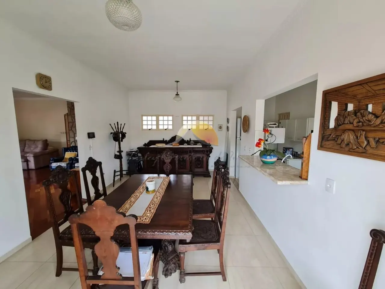 Foto 6 de Casa de 3 quartos (2 suítes) com sacadas e garagem para 3 carros, Centro