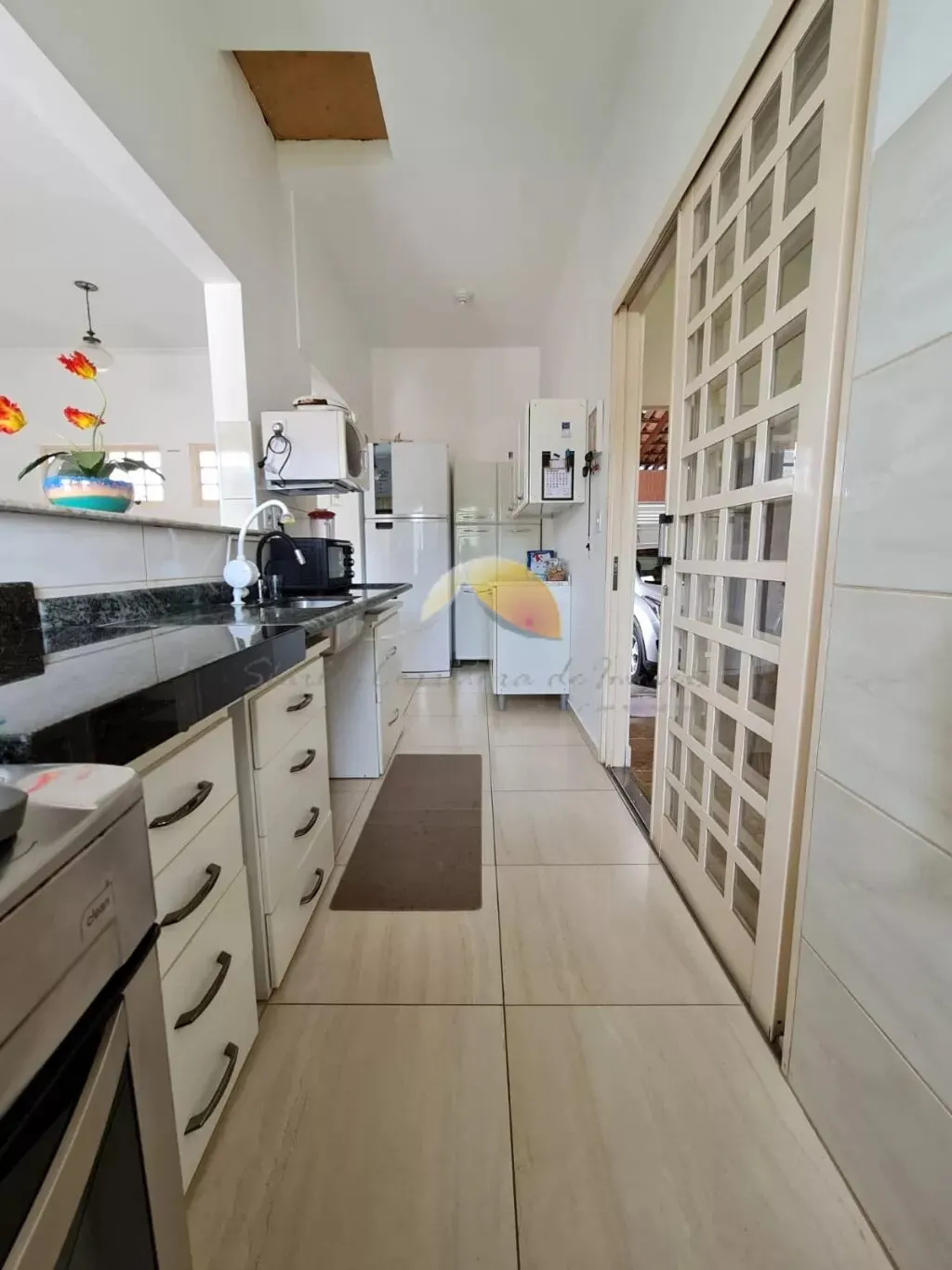 Foto 7 de Casa de 3 quartos (2 suítes) com sacadas e garagem para 3 carros, Centro