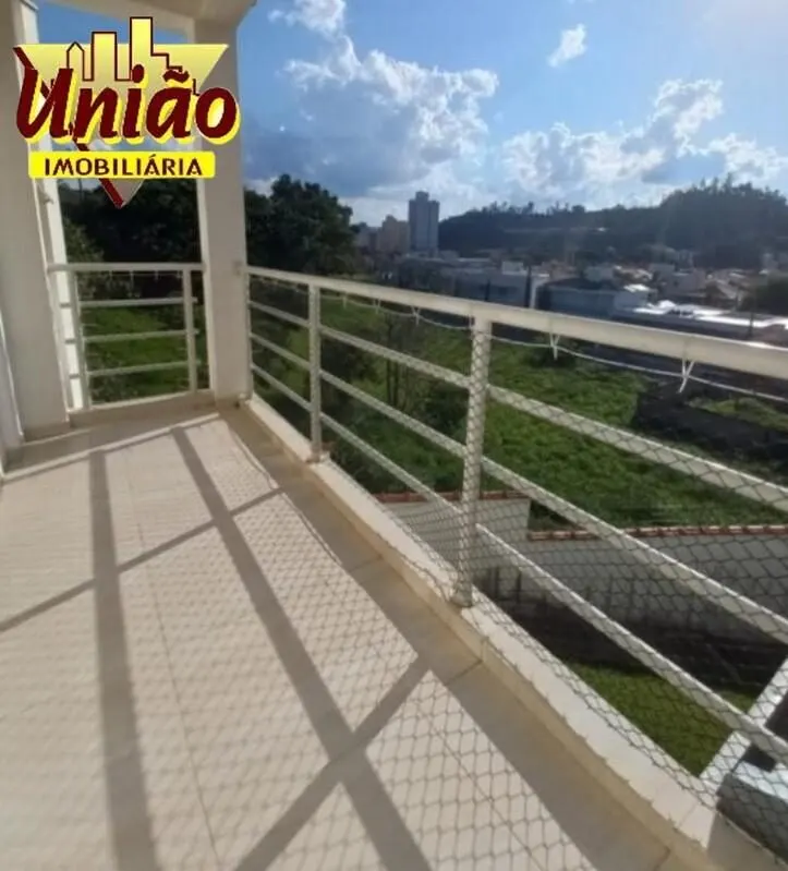 Foto 3 de Casa de 3 quartos (1 suíte) com varandas e vista, Centro