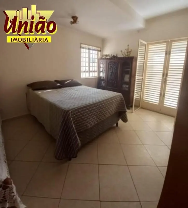 Foto 5 de Casa de 3 quartos (1 suíte) com varandas e vista, Centro