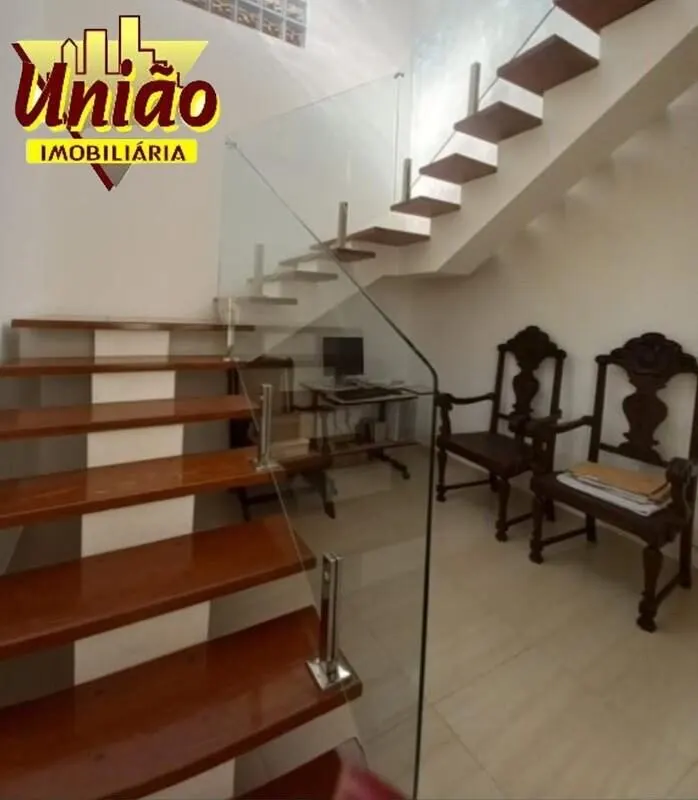 Foto 6 de Casa de 3 quartos (1 suíte) com varandas e vista, Centro