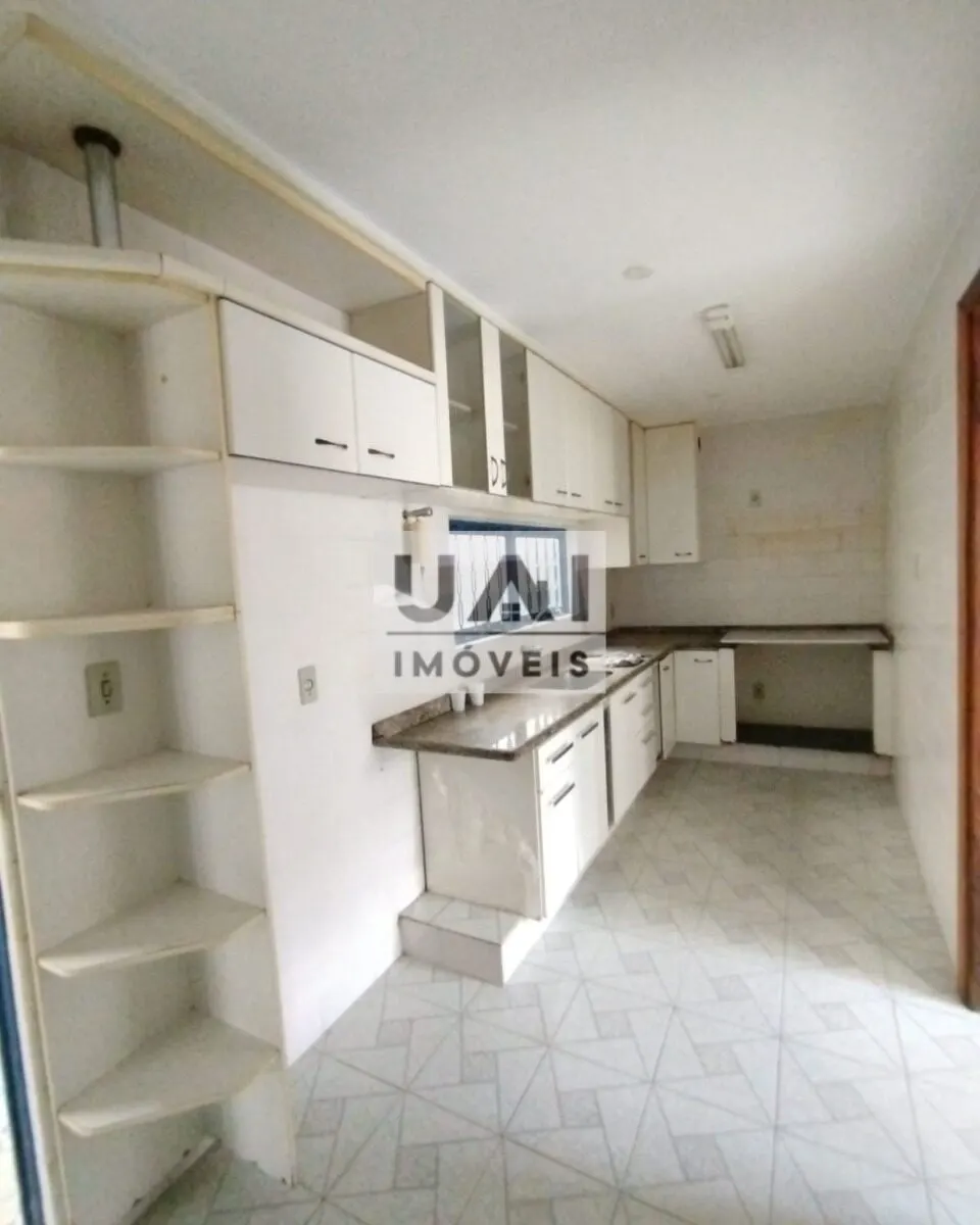 Foto 5 de Casa de 3 quartos (1 suíte) com 3 vagas e espaço para comércio, Estiva