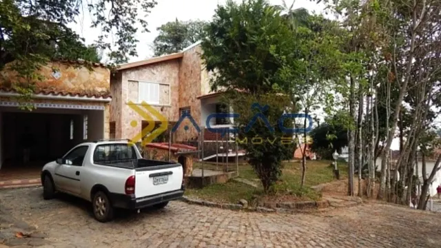 Foto 1 de Casa de 3 quartos (1 suíte) com casa de caseiro e jardim amplo, Morro Chic