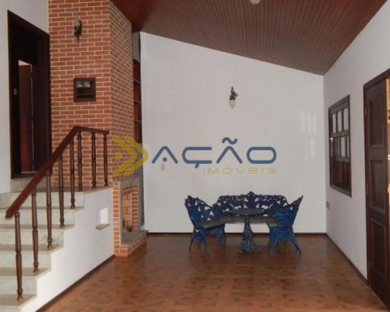Foto 4 de Casa de 3 quartos (1 suíte) com casa de caseiro e jardim amplo, Morro Chic