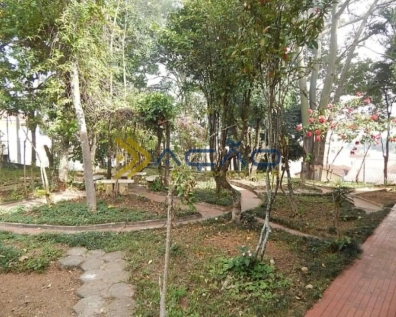 Foto 7 de Casa de 3 quartos (1 suíte) com casa de caseiro e jardim amplo, Morro Chic