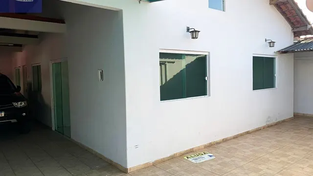 Foto 1 de Casa de 3 quartos (1 suíte) com garagem para 4 carros e vista da cidade, Morro Chic