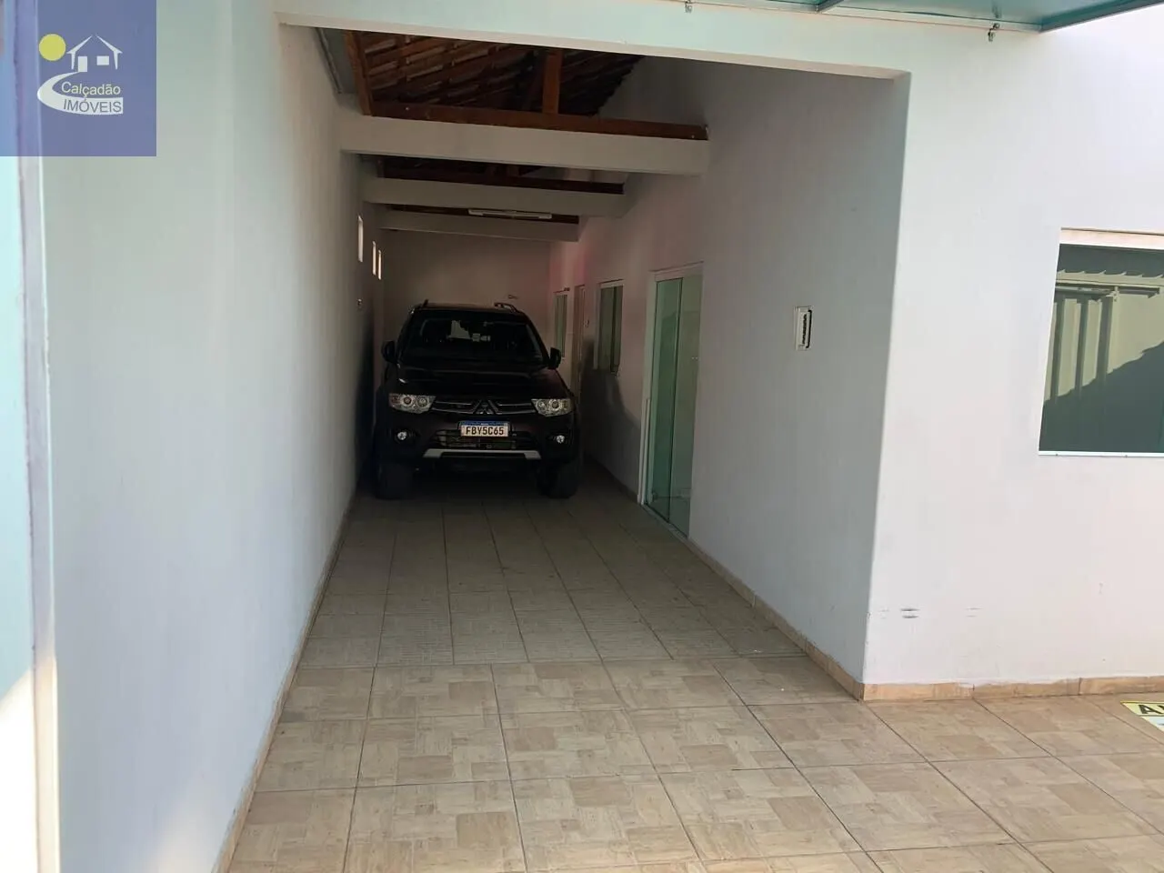 Foto 3 de Casa de 3 quartos (1 suíte) com garagem para 4 carros e vista da cidade, Morro Chic