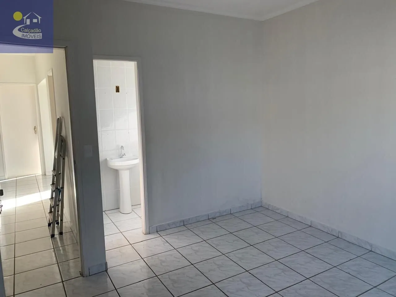 Foto 7 de Casa de 3 quartos (1 suíte) com garagem para 4 carros e vista da cidade, Morro Chic