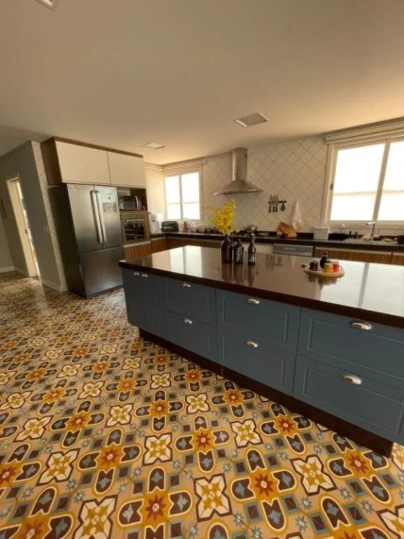 Foto 3 de Casa de alto padrão com 3 quartos, escritório e energia solar, Pinheirinho