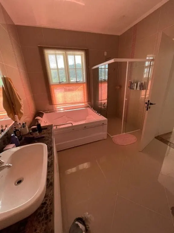 Foto 6 de Casa de alto padrão com 3 quartos, escritório e energia solar, Pinheirinho