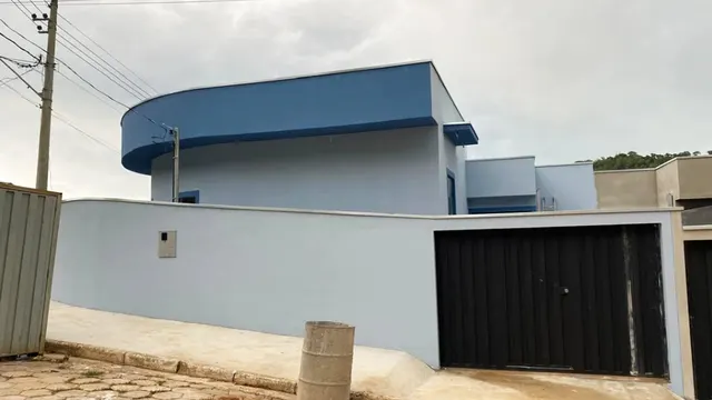 Casa nova de 3 quartos (1 suíte) com garagem, Jardim Califórnia