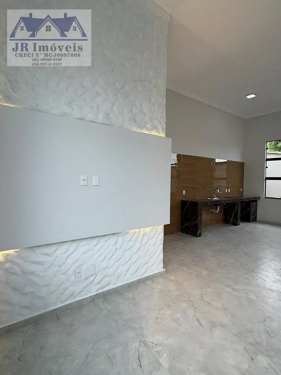 Foto 3 de Casa nova de 3 quartos (1 suíte) com sala e cozinha integradas, Jardim Califórnia