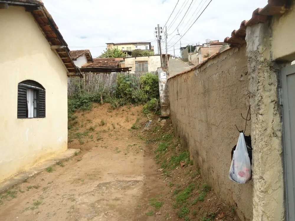 Foto 6 de Casa de 3 quartos com garagem para 2 carros e quintal grande, Rebourgeon