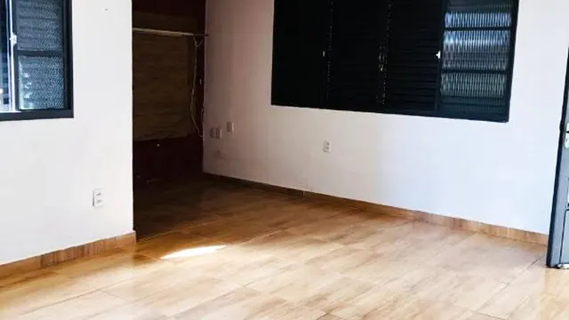 Foto 1 de Casa de 3 quartos (1 suíte) com área coberta nos fundos, Estiva