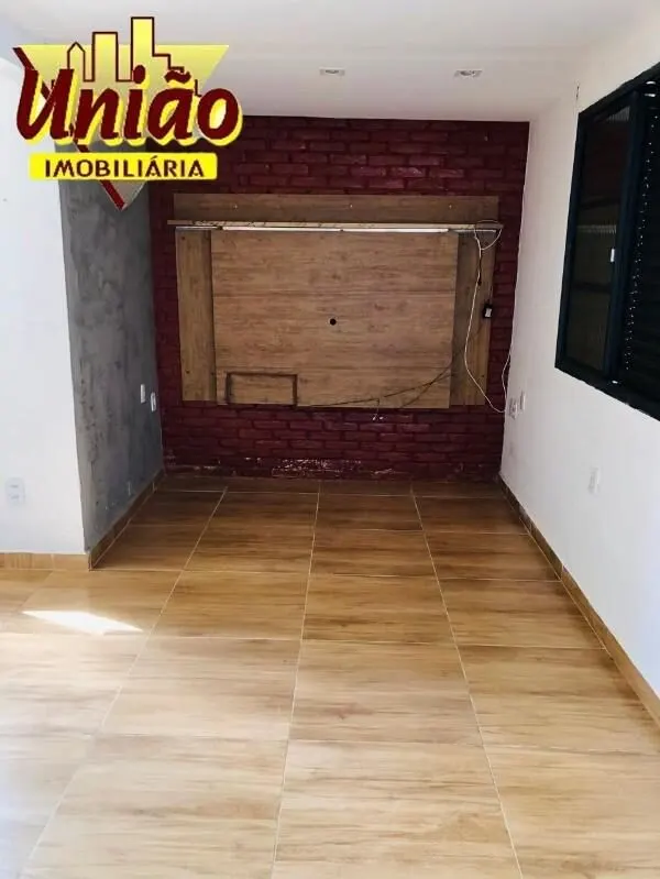 Foto 3 de Casa de 3 quartos (1 suíte) com área coberta nos fundos, Estiva