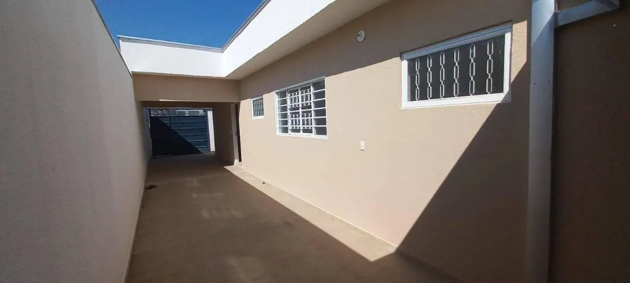 Foto 2 de Casa de 3 quartos (1 suíte) com edícula e garagem para 3 carros, Medicina