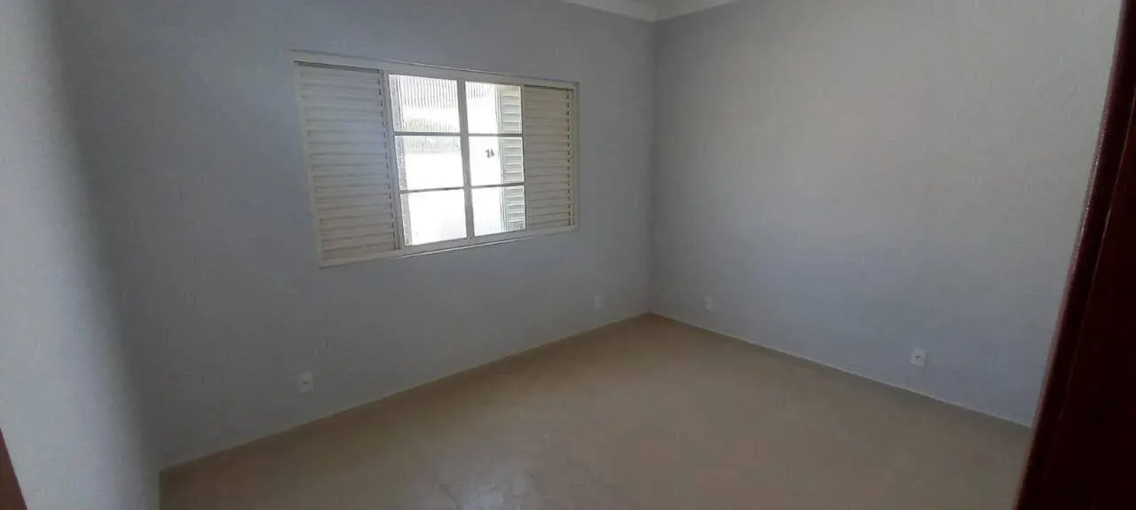 Foto 6 de Casa de 3 quartos (1 suíte) com edícula e garagem para 3 carros, Medicina