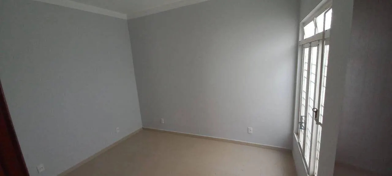 Foto 7 de Casa de 3 quartos (1 suíte) com edícula e garagem para 3 carros, Medicina