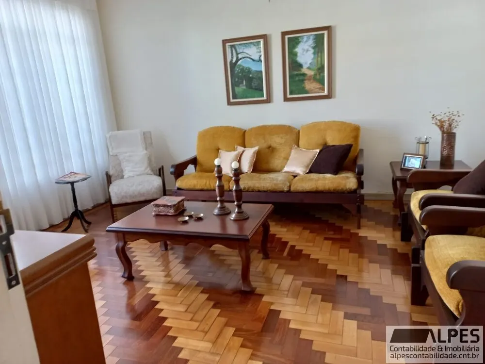 Foto 2 de Casa de 3 quartos (1 suíte) com edícula e jardim, Centro