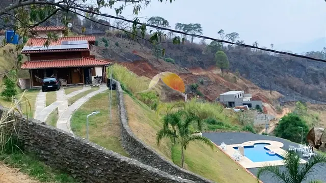 Casa mobiliada de 3 quartos (1 suíte) com piscina em condomínio, Pinheirinho