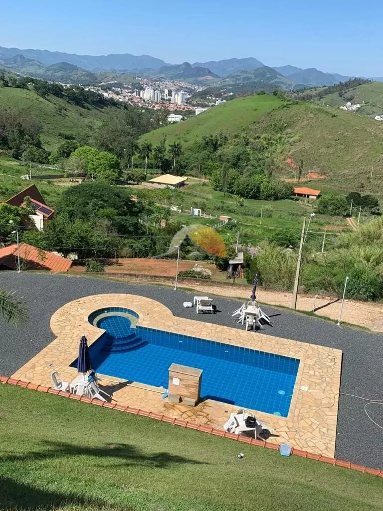 Foto 4 de Casa mobiliada de 3 quartos (1 suíte) com piscina em condomínio, Pinheirinho