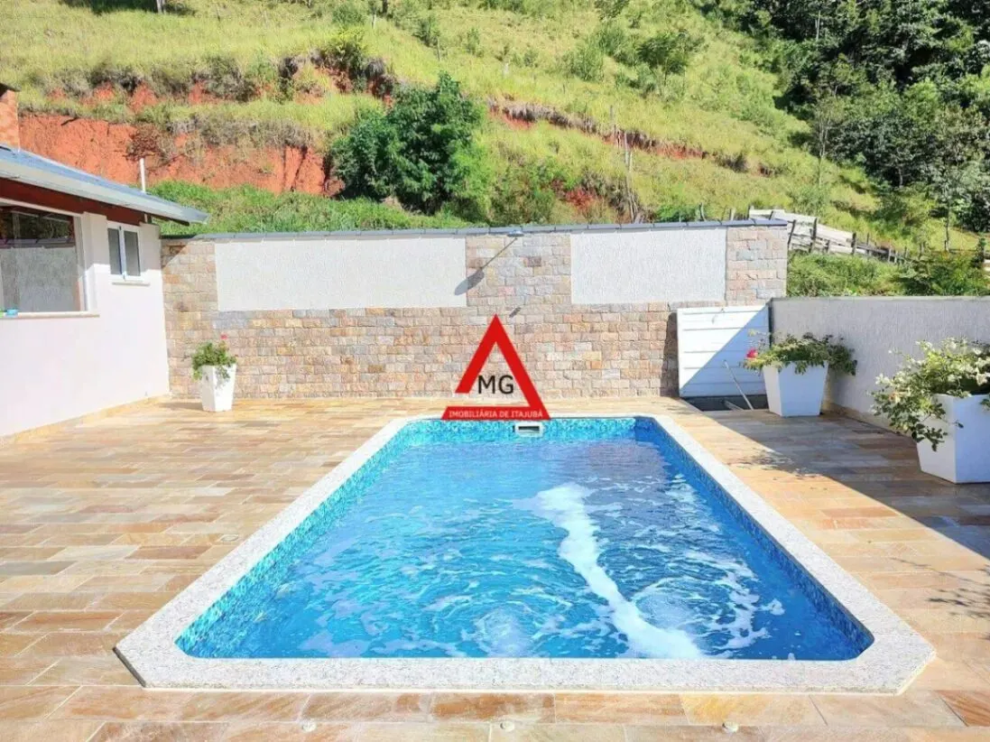 Foto 4 de Casa de 3 quartos (1 suíte com closet) com piscina aquecida, BPS