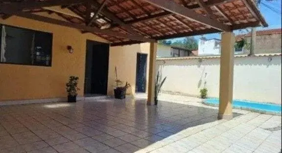Foto 2 de Casa de 3 quartos (1 suíte) com piscina, churrasqueira e 4 vagas, Medicina