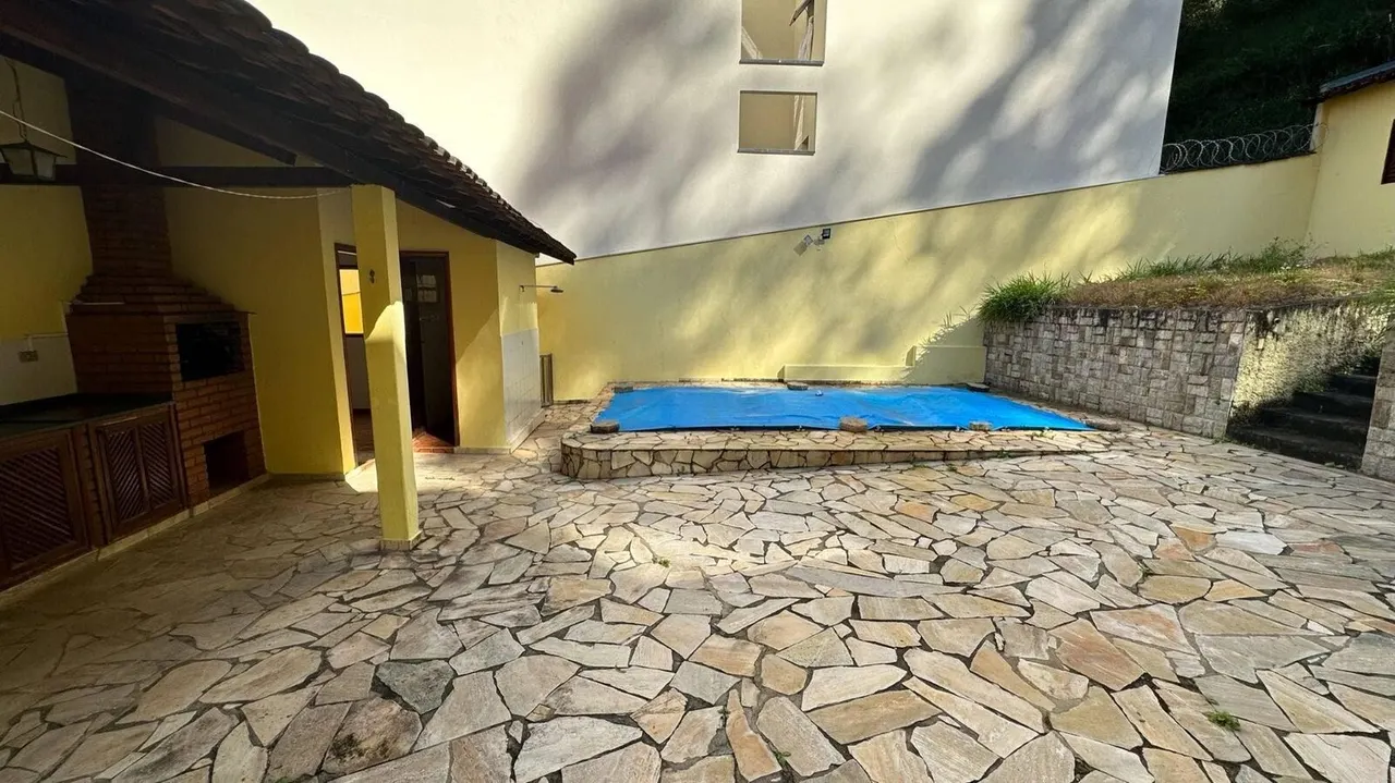 Foto 2 de Casa de 3 quartos (1 suíte) com piscina, área gourmet e edícula, Varginha