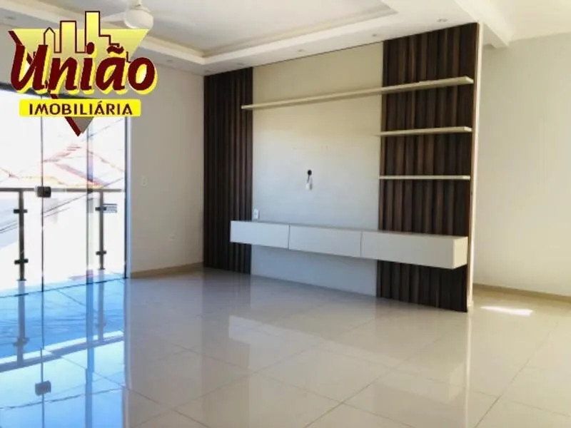 Foto 2 de Casa de 3 quartos (1 suíte) com piscina e área gourmet, Medicina
