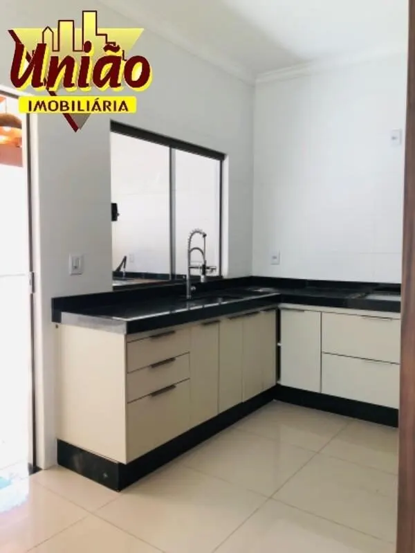 Foto 3 de Casa de 3 quartos (1 suíte) com piscina e área gourmet, Medicina