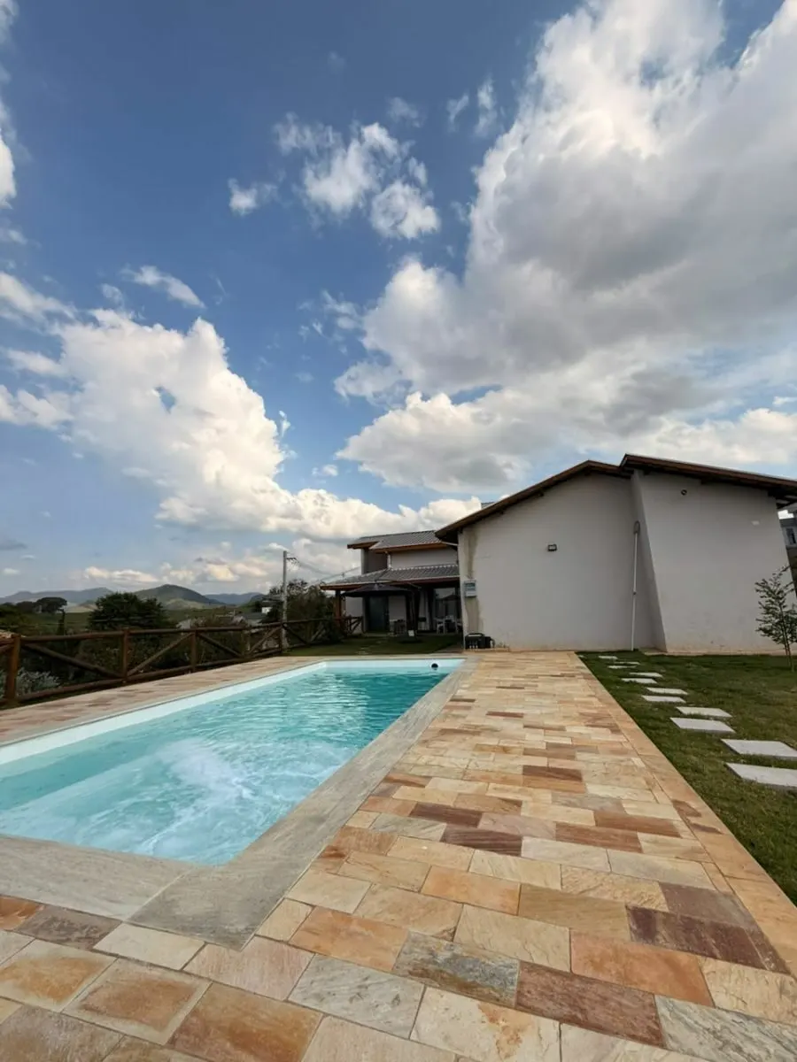 Foto 3 de Casa de 3 quartos (1 suíte) com piscina, lareira e escritório, Residencial Vista Verde