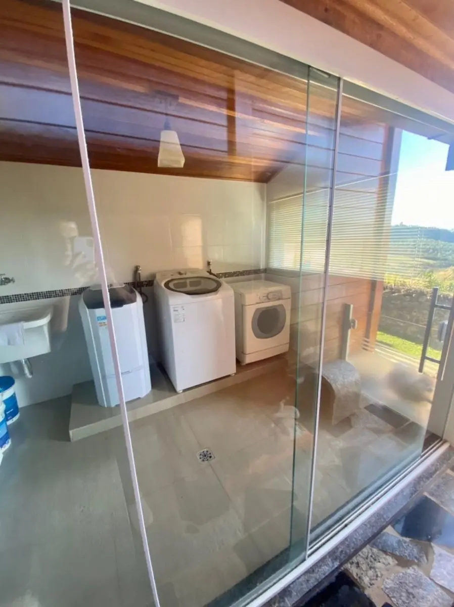 Foto 5 de Casa de 3 quartos (1 suíte) com piscina e vista, em condomínio, Pinheirinho