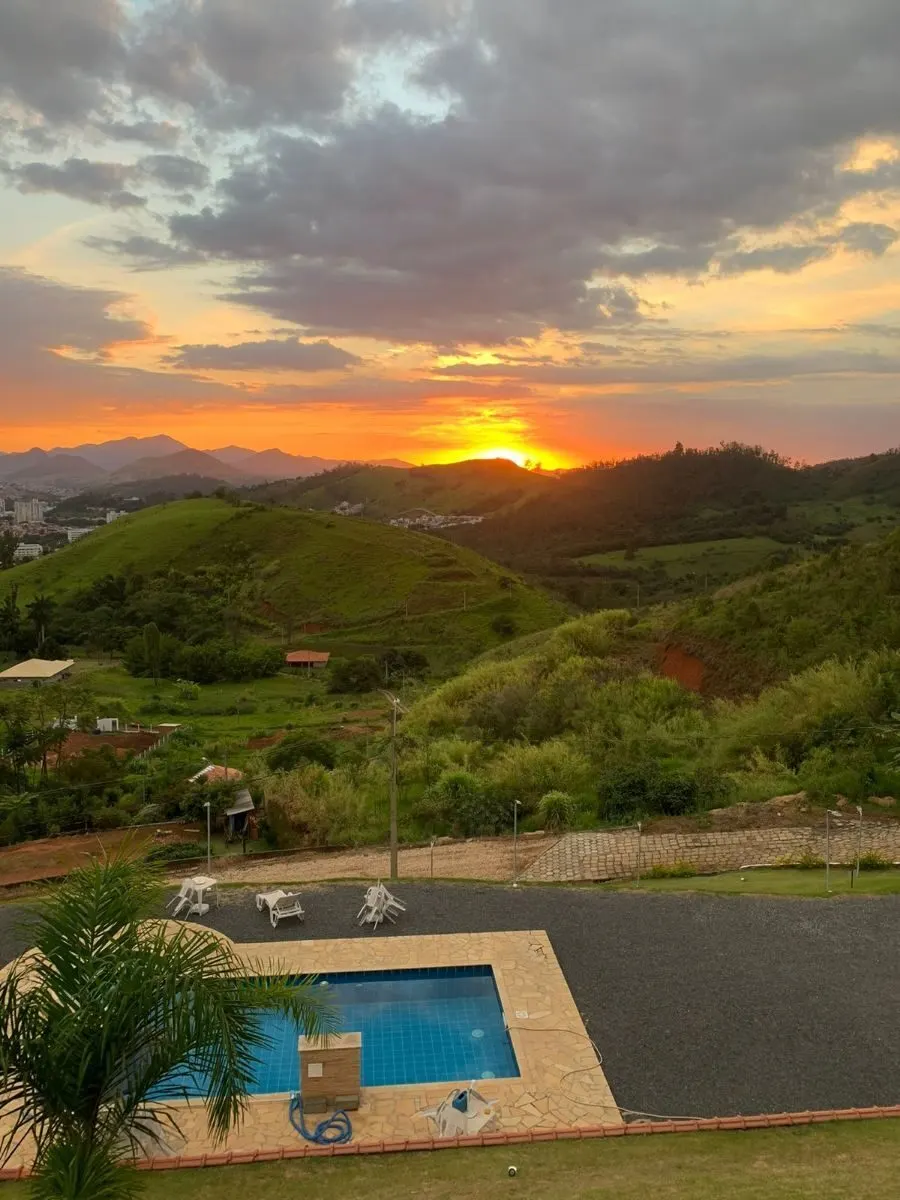 Foto 8 de Casa de 3 quartos (1 suíte) com piscina e vista, em condomínio, Pinheirinho