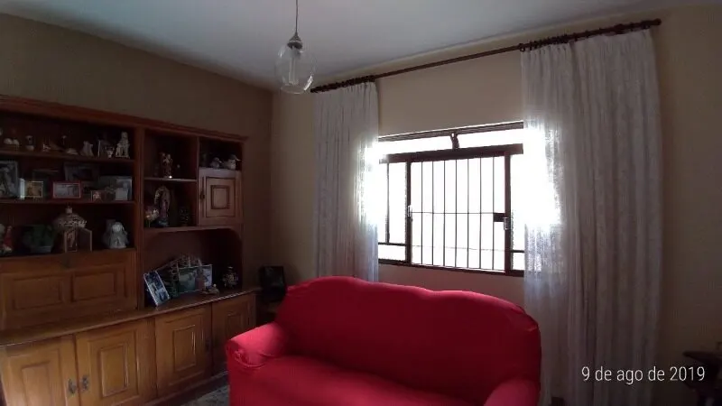 Foto 2 de Casa de 3 quartos com escritório, quintal amplo e garagem, Medicina
