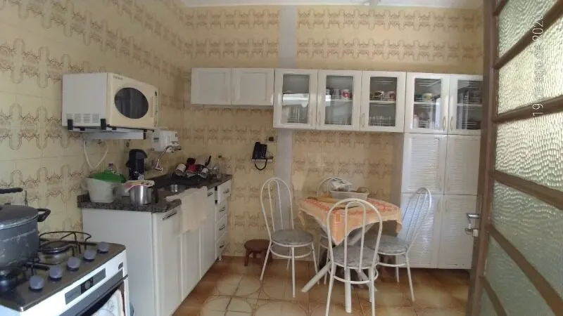 Foto 3 de Casa de 3 quartos com escritório, quintal amplo e garagem, Medicina